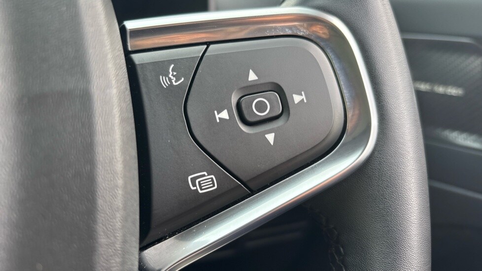 Used Volvo XC40 2023 for sale - 77653117: Photo 37