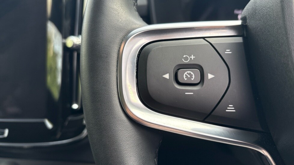 Used Volvo XC40 2023 for sale - 77653117: Photo 38