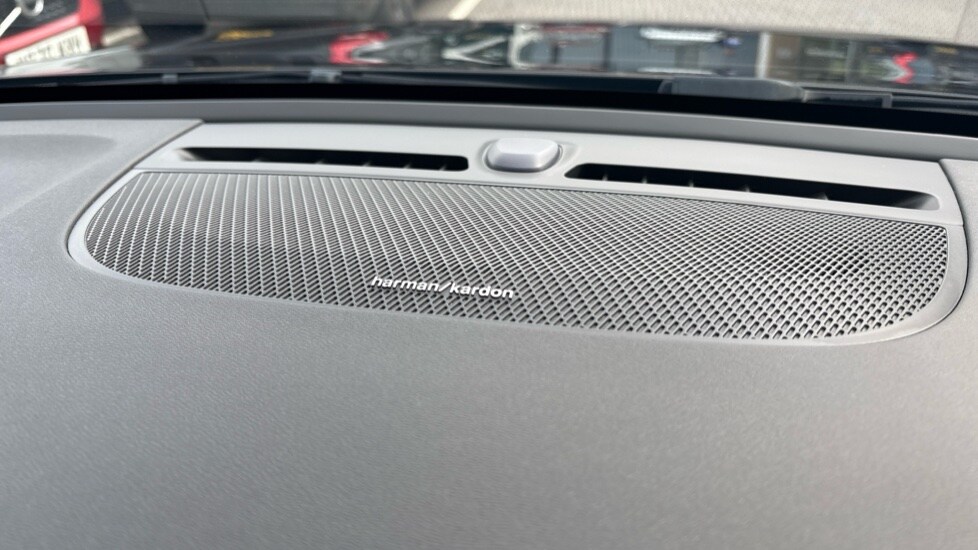 Used Volvo XC40 2023 for sale - 77653117: Photo 39