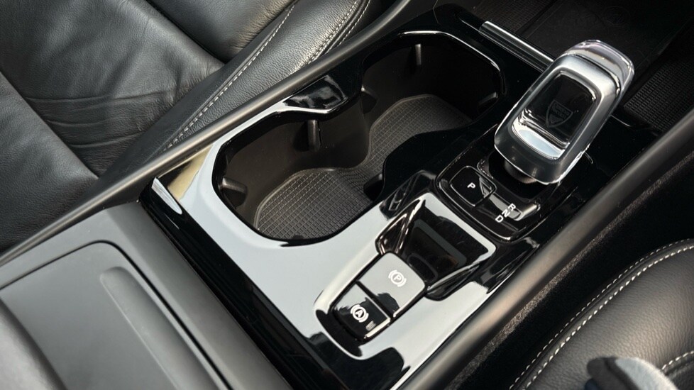 Used Volvo XC40 2023 for sale - 77653117: Photo 41