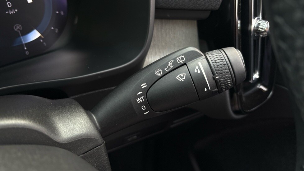 Used Volvo XC40 2023 for sale - 77653117: Photo 42