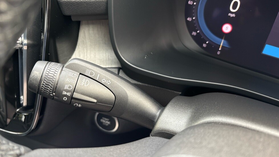 Used Volvo XC40 2023 for sale - 77653117: Photo 43