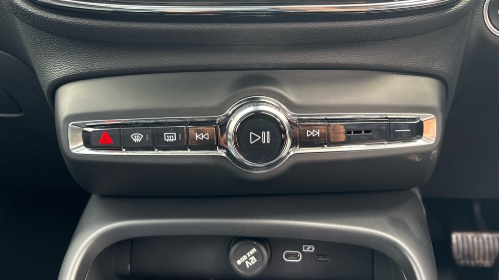 Used Volvo XC40 2023 for sale - 77653117: Photo 44