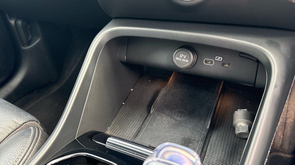 Used Volvo XC40 2023 for sale - 77653117: Photo 45