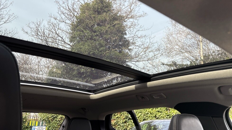 Used Volvo XC40 2023 for sale - 77653117: Photo 47