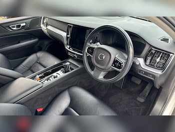 Used Volvo V60 2020 for sale - 78128940: Photo