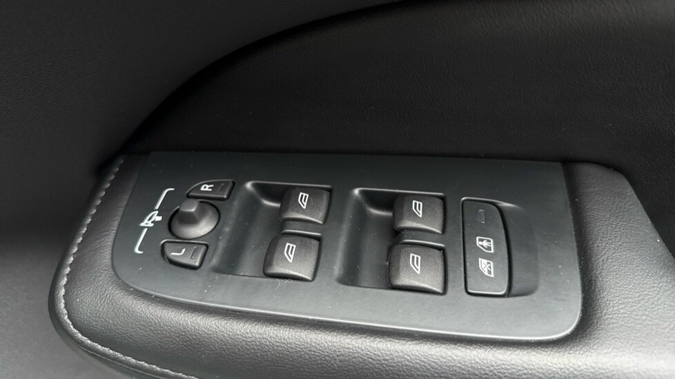 Used Volvo V60 2025 for sale - 77592129: Photo 41