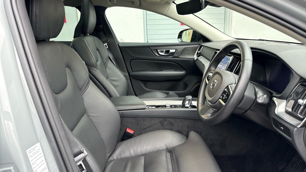 Used Volvo V60 2025 for sale - 77592129: Photo 44