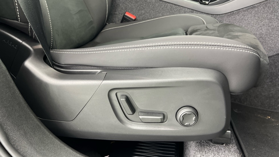 Used Volvo XC40 2025 for sale - 77285627: Photo 30