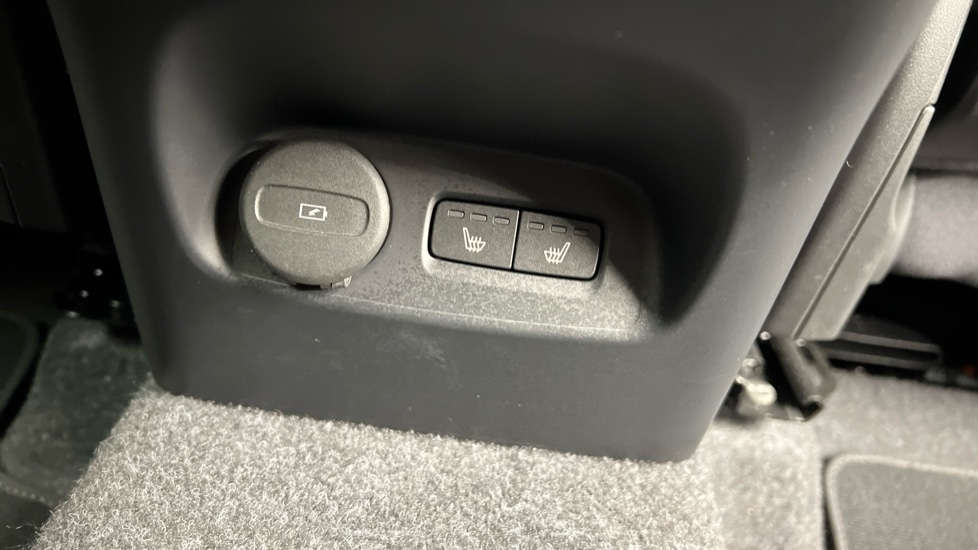 Used Volvo XC40 2025 for sale - 77285627: Photo 40