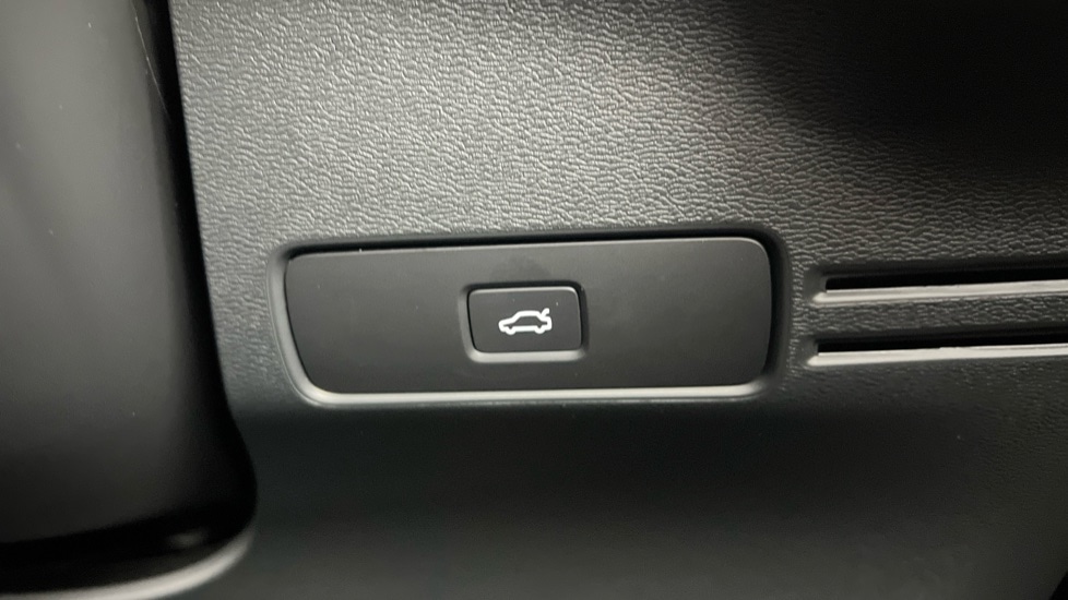 Used Volvo XC40 2025 for sale - 77285627: Photo 54