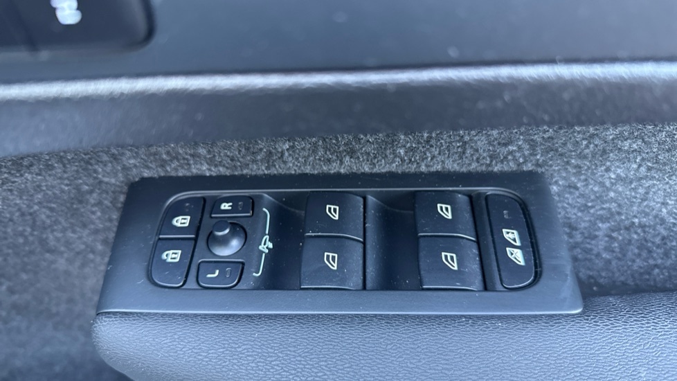 Used Volvo XC40 2025 for sale - 77063387: Photo 32