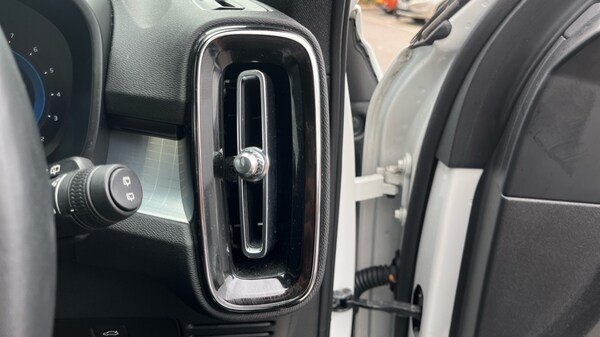 Used Volvo XC40 2023 for sale - 75526825: Photo 15