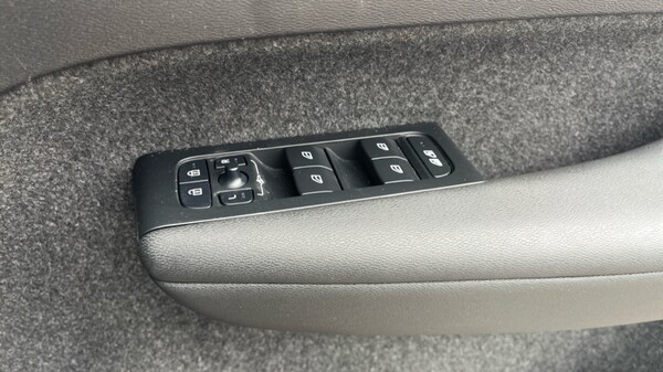 Used Volvo XC40 2023 for sale - 75526825: Photo 16