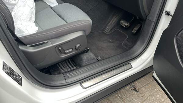 Used Volvo XC40 2023 for sale - 75526825: Photo 33