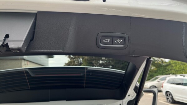 Used Volvo XC40 2023 for sale - 75526825: Photo 37