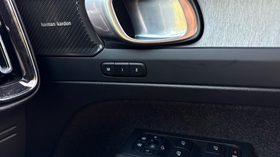 Used Volvo XC40 2025 for sale - 75922015: Photo 29