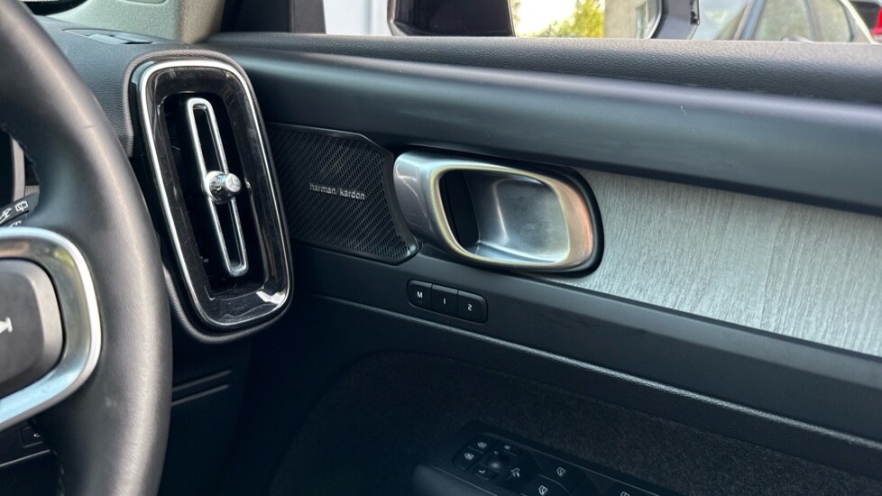 Used Volvo XC40 2025 for sale - 75922015: Photo 30