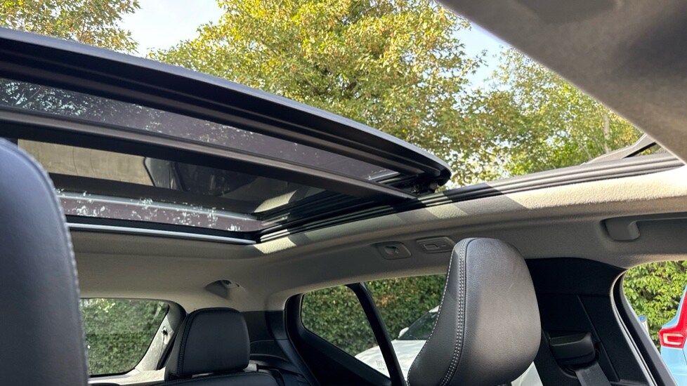 Used Volvo XC40 2025 for sale - 75922015: Photo 35