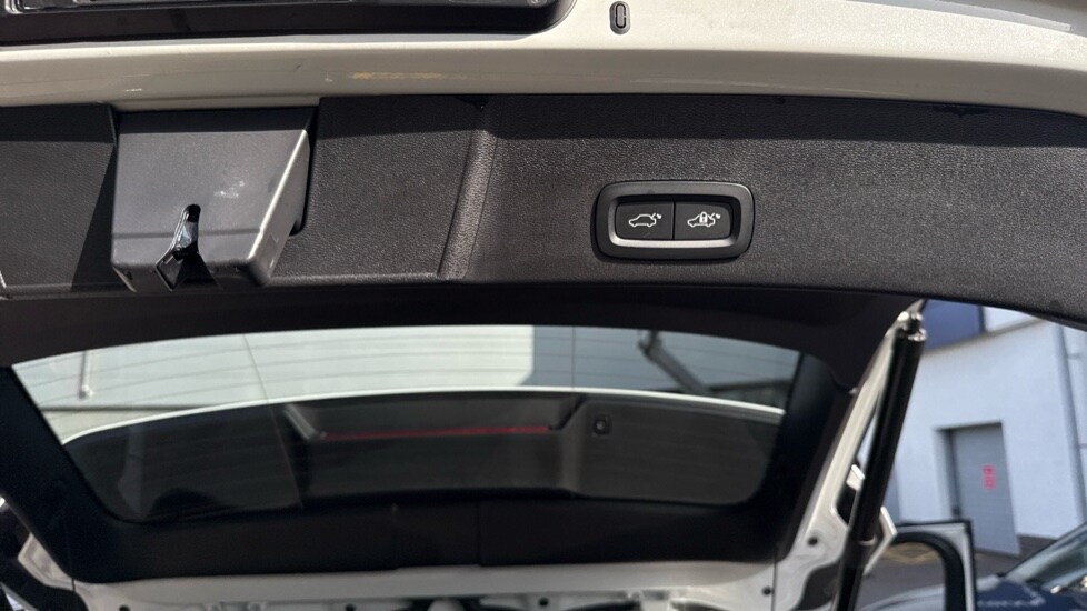 Used Volvo XC40 2025 for sale - 75922015: Photo 41