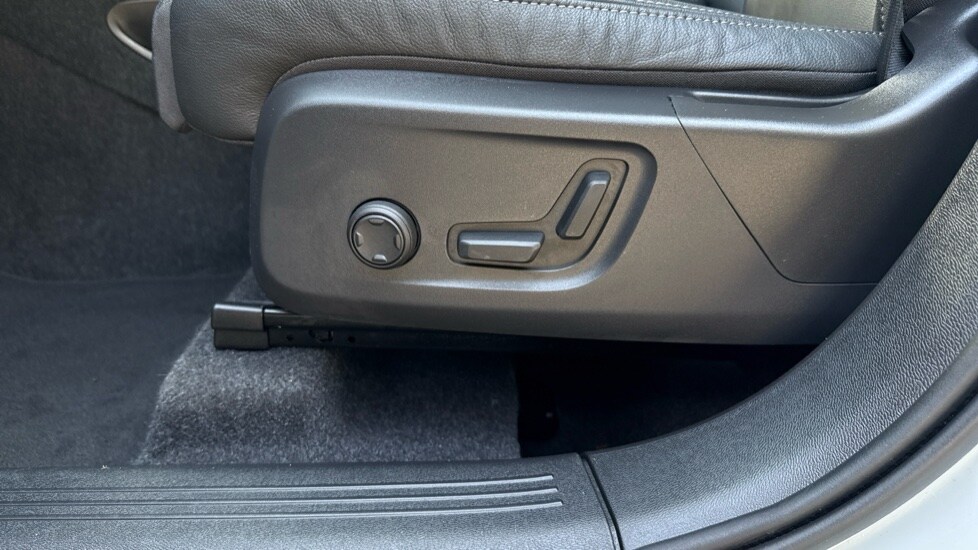 Used Volvo XC40 2025 for sale - 75922015: Photo 45