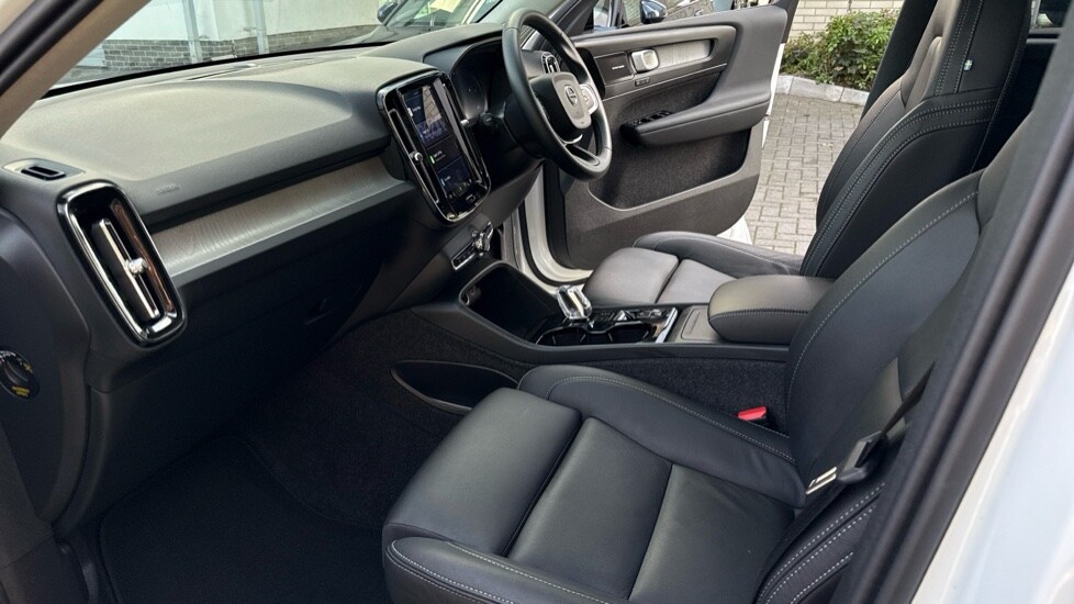 Used Volvo XC40 2025 for sale - 75922015: Photo 46