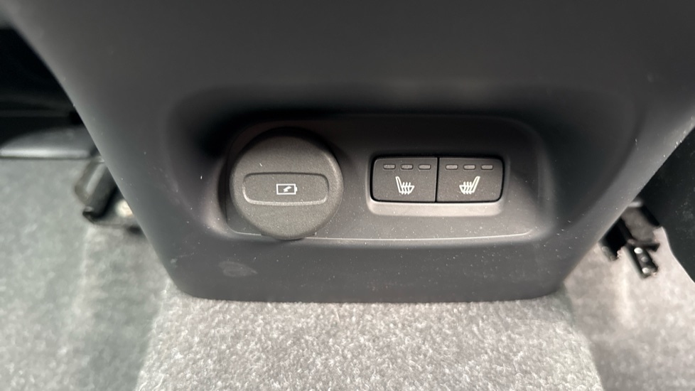 Used Volvo XC40 2023 for sale - 76937473: Photo 16