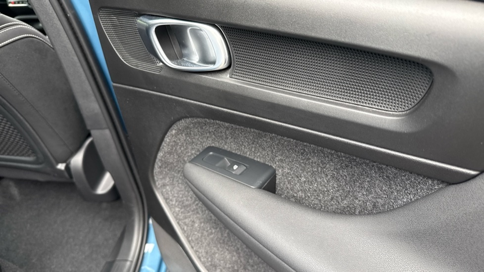 Used Volvo XC40 2023 for sale - 76937473: Photo 19