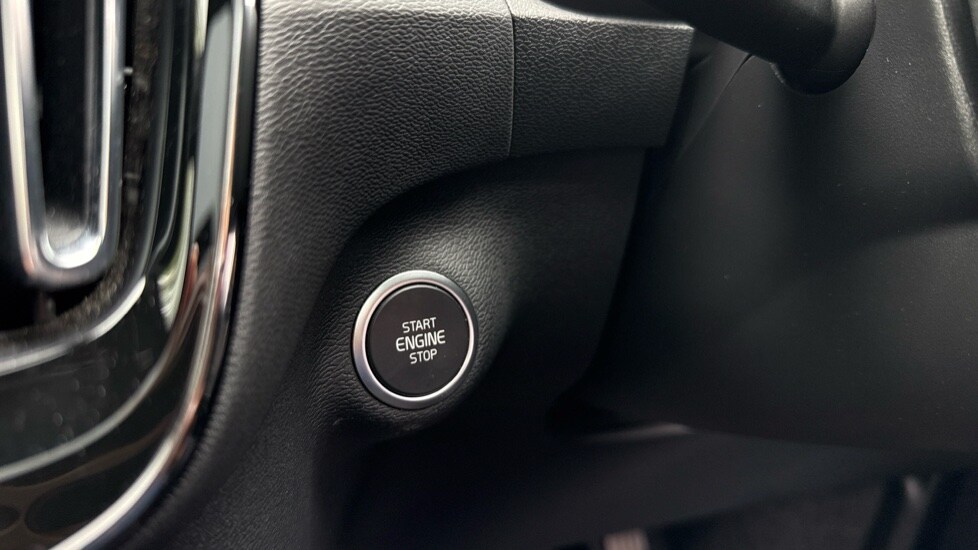 Used Volvo XC40 2023 for sale - 76937473: Photo 41