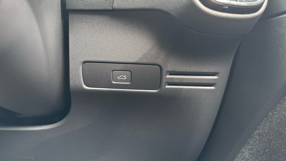 Used Volvo XC40 2023 for sale - 76937473: Photo 46