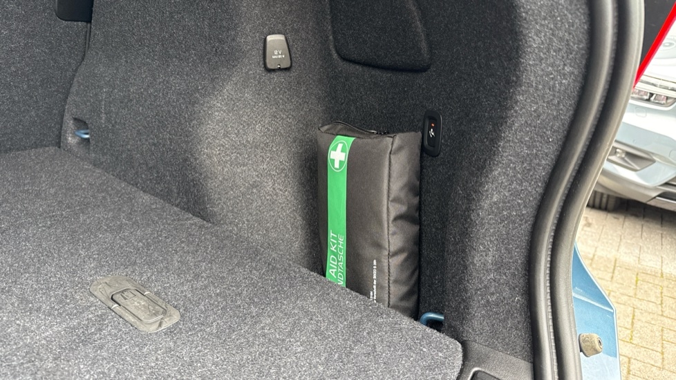 Used Volvo XC40 2023 for sale - 76937473: Photo 53