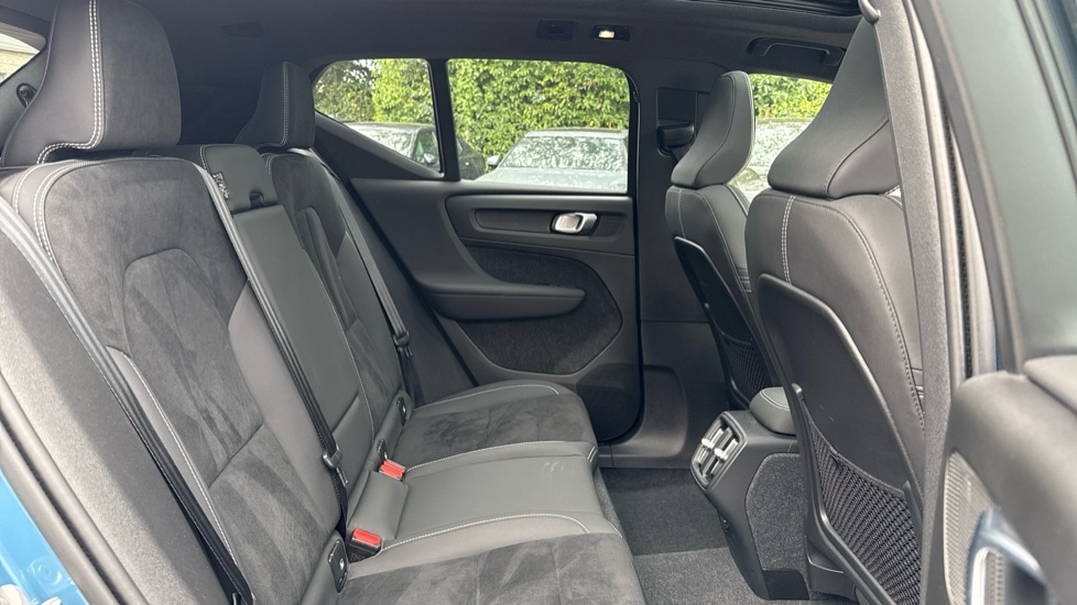 Used Volvo XC40 2023 for sale - 76937473: Photo 6