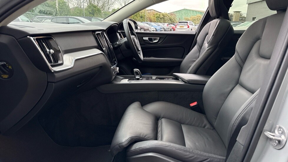 Used Volvo V60 2025 for sale - 77560600: Photo 35
