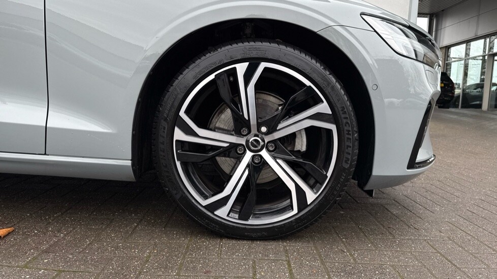 Used Volvo V60 2025 for sale - 77560600: Photo 9