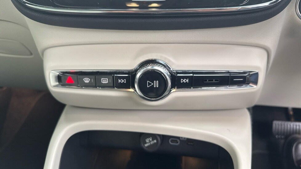 Used Volvo XC40 2025 for sale - 76241493: Photo 15