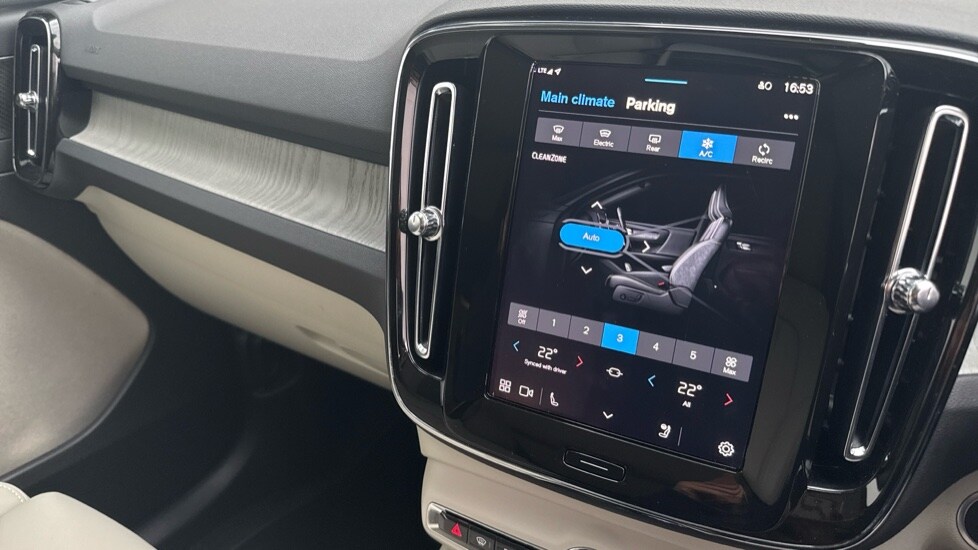 Used Volvo XC40 2025 for sale - 76241493: Photo 21