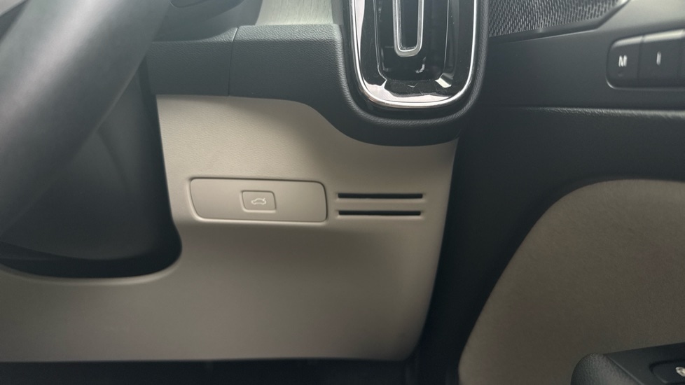 Used Volvo XC40 2025 for sale - 76241493: Photo 29