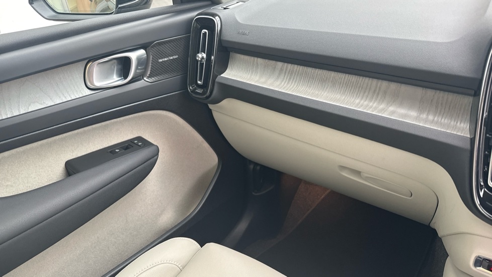 Used Volvo XC40 2025 for sale - 76241493: Photo 37