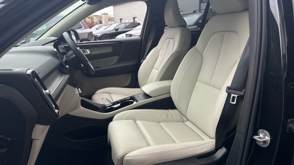 Used Volvo XC40 2025 for sale - 76241493: Photo 58