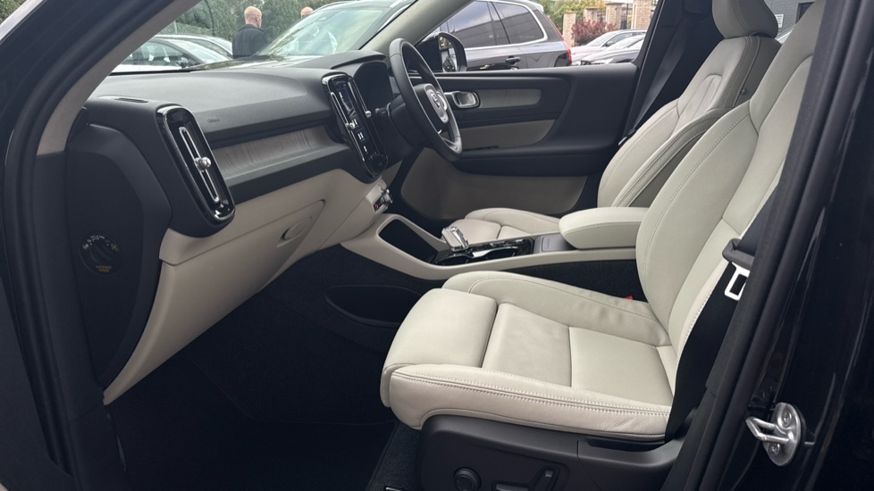 Used Volvo XC40 2025 for sale - 76241493: Photo 60
