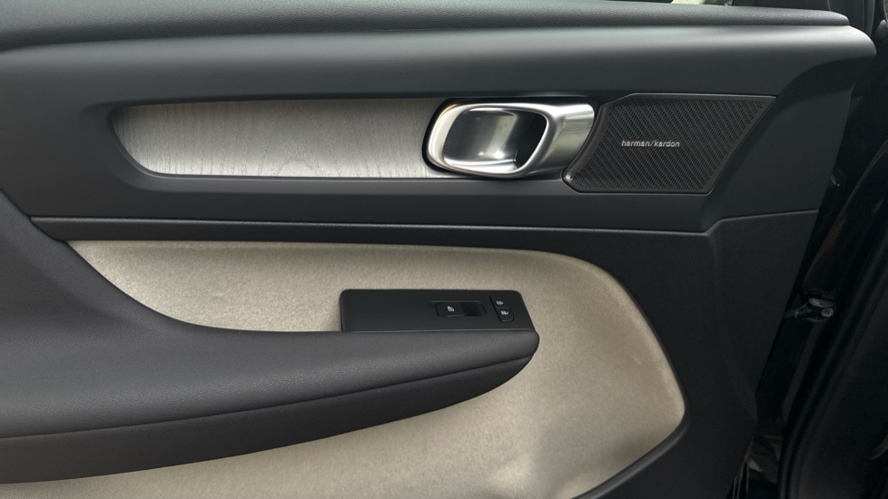 Used Volvo XC40 2025 for sale - 76241493: Photo 64