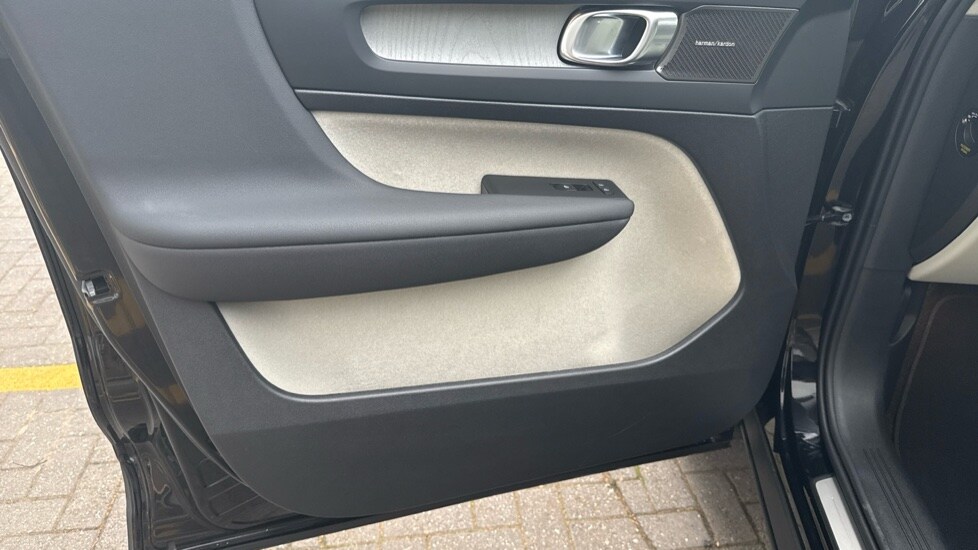 Used Volvo XC40 2025 for sale - 76241493: Photo 65