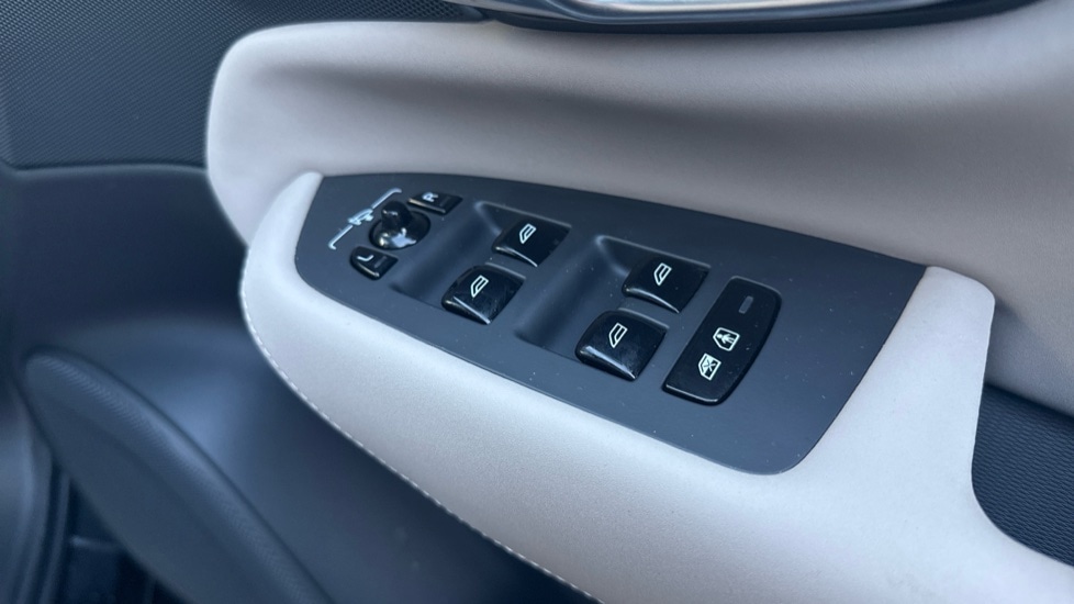 Used Volvo XC90 2025 for sale - 76696391: Photo 37