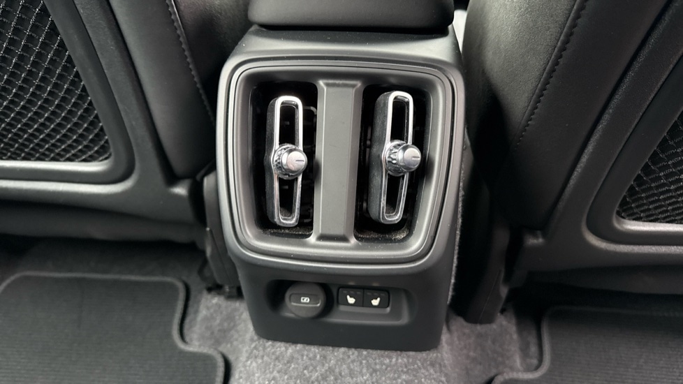 Used Volvo XC40 2024 for sale - 76523561: Photo 24