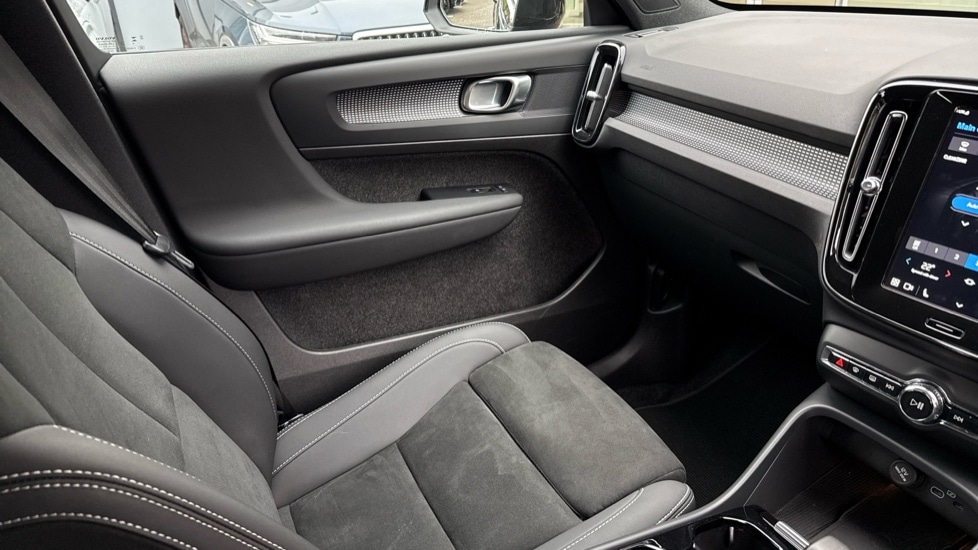 Used Volvo XC40 2024 for sale - 76523561: Photo 32
