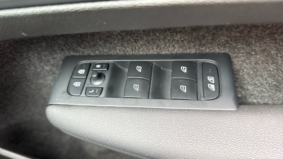 Used Volvo XC40 2024 for sale - 76523561: Photo 33