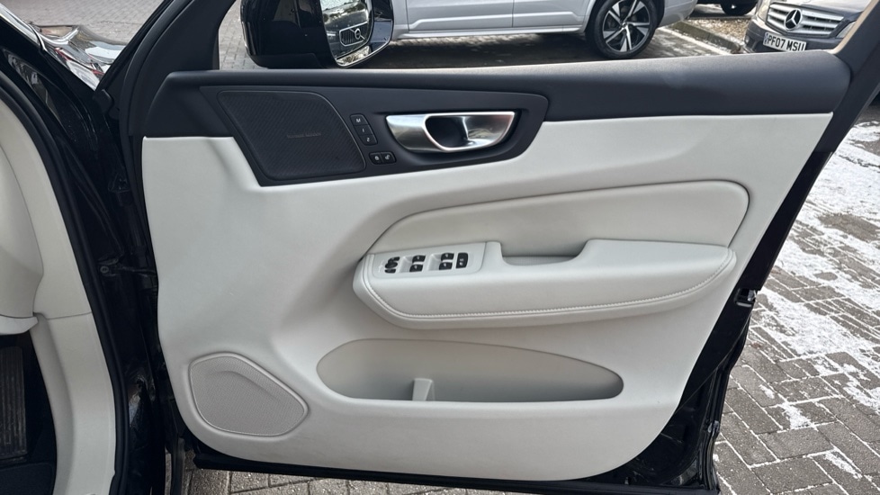 Used Volvo XC60 2025 for sale - 77063385: Photo 32
