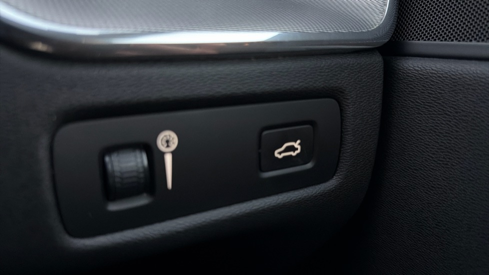 Used Volvo XC60 2019 for sale - 76361888: Photo 37