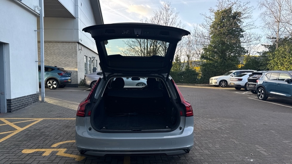 Used Volvo V90 2025 for sale - 77063400: Photo 13