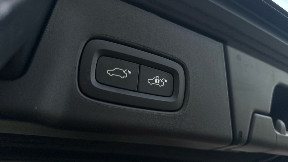 Used Volvo V90 2025 for sale - 77063400: Photo 17